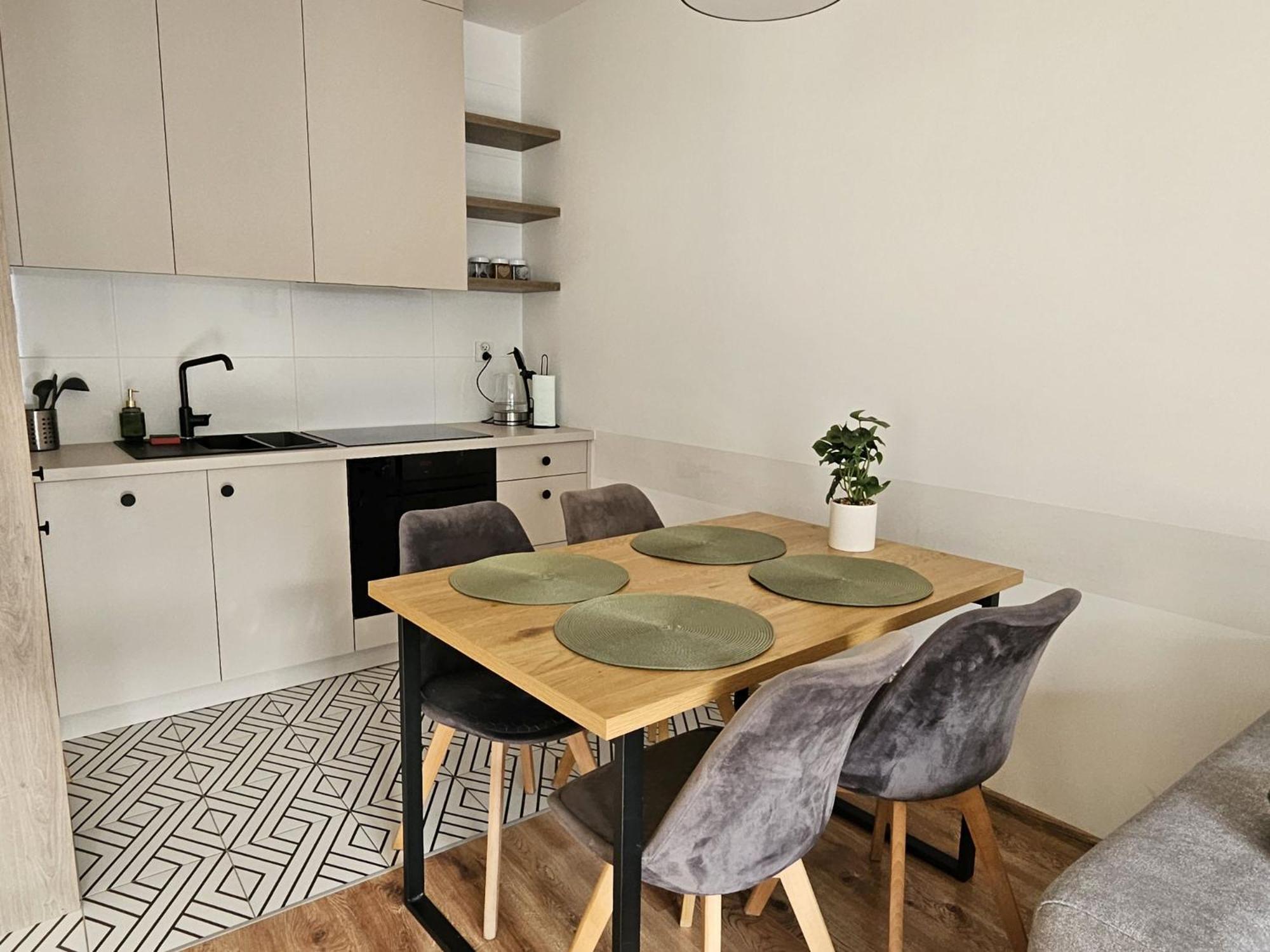 Urban Jungle Apartament Wenus ビャウィストク エクステリア 写真